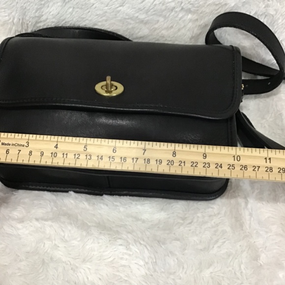 VTG Coach Dinky Black Leather Crossbody Shoulder Bag Minimalist Classic NYC - Picture 9 of 14